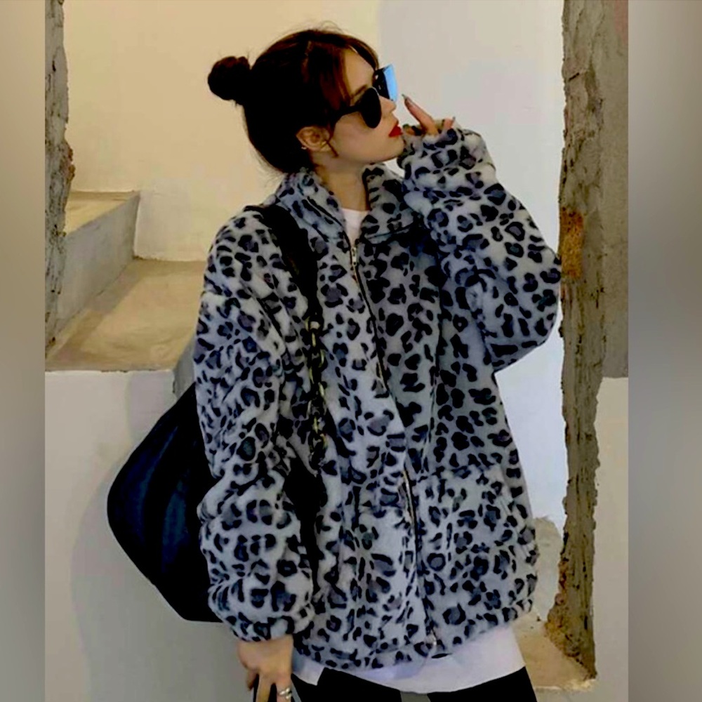Saw it first Jacket M NWT